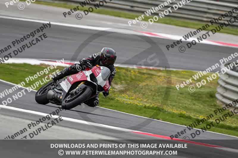 cadwell no limits trackday;cadwell park;cadwell park photographs;cadwell trackday photographs;enduro digital images;event digital images;eventdigitalimages;navarra;no limits trackdays;peter wileman photography;racing digital images;trackday digital images;trackday photos